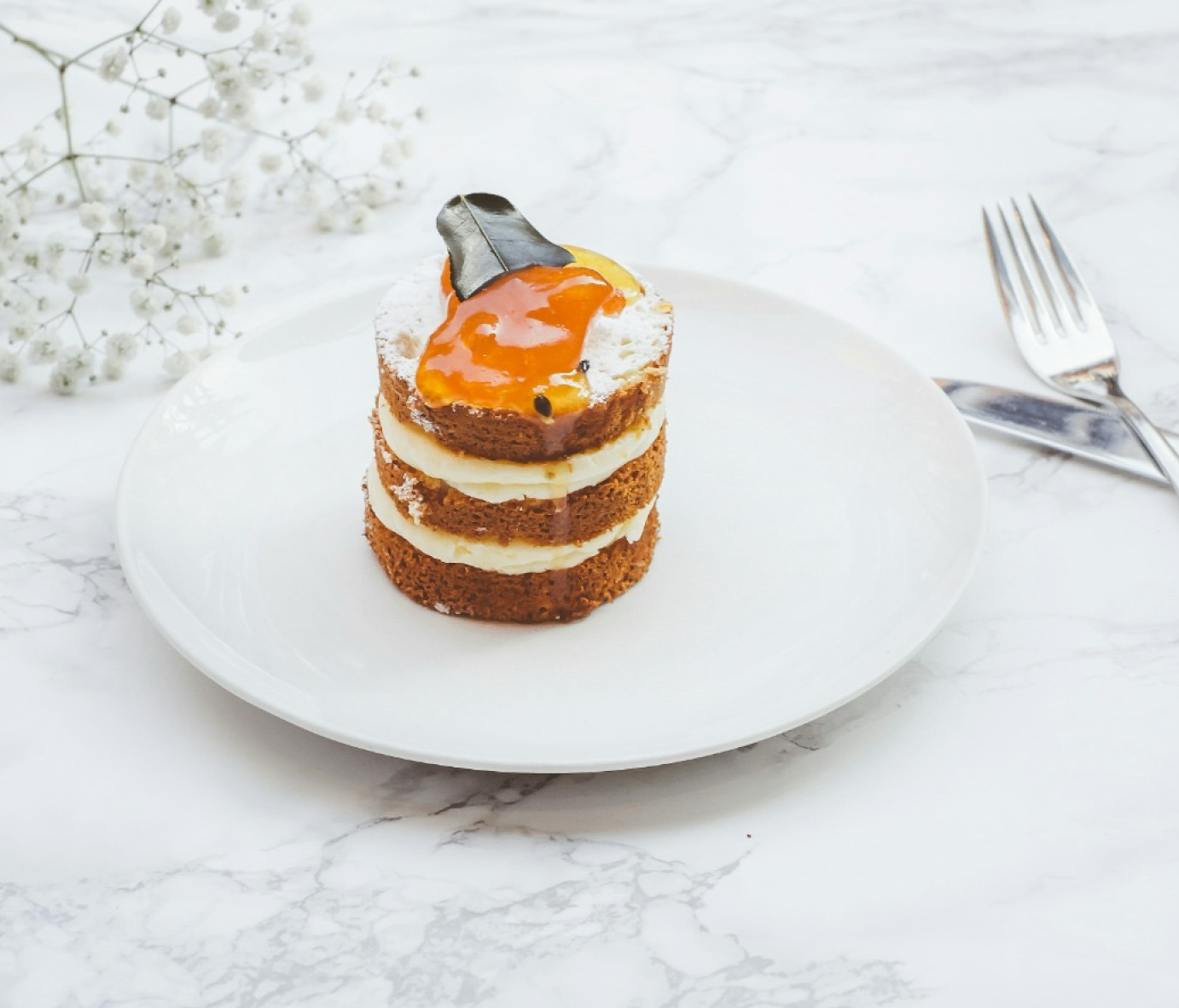 Petit gâteau abricot glacé, pâtisserie d'auteur